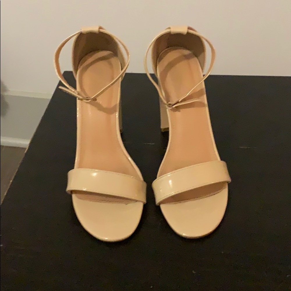 Nude patent leather high heeled sandal